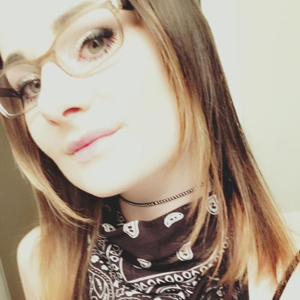 Meet your Posher, Alexis